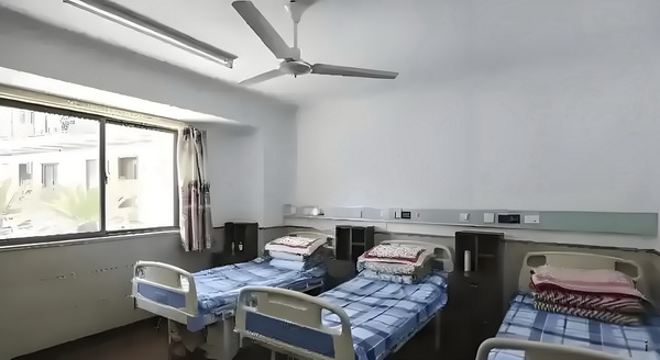 留学生深圳落户_演硬汉成名却情路坎坷，8年不敢谈恋爱，遇小10岁的她成宠妻狂魔 别把凝重的气得太氛变生活